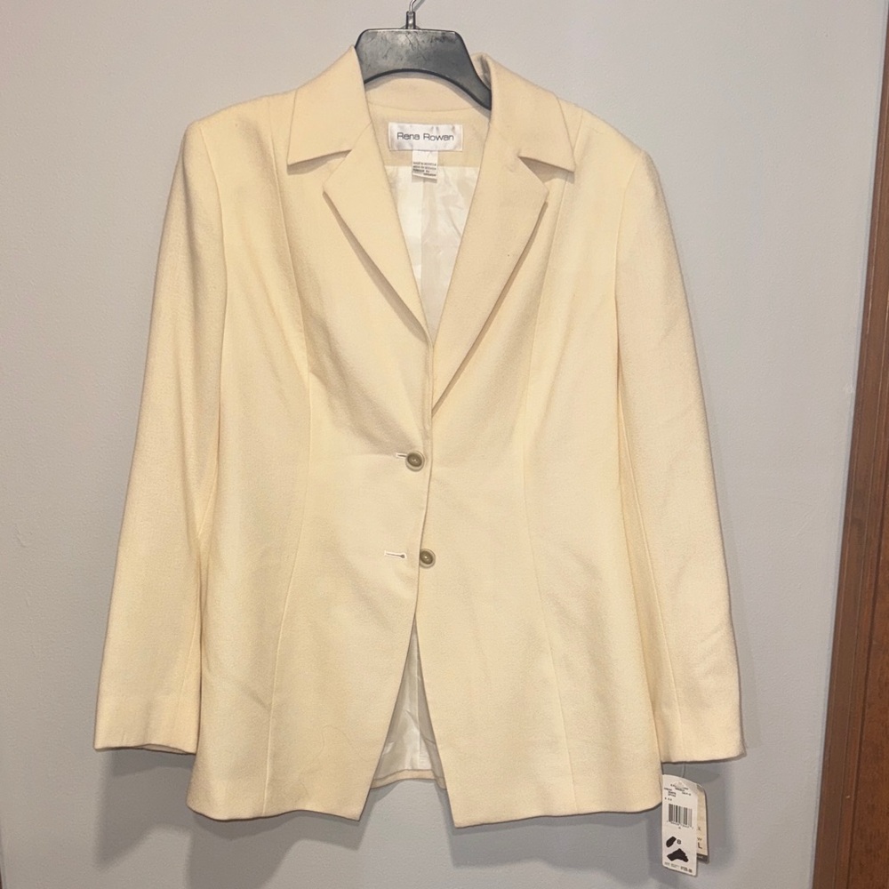 Rena Rowan NWT size 8 Cream color Women's Pant Suit